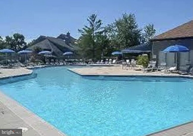 Building Photo - 1346 Chanticleer-