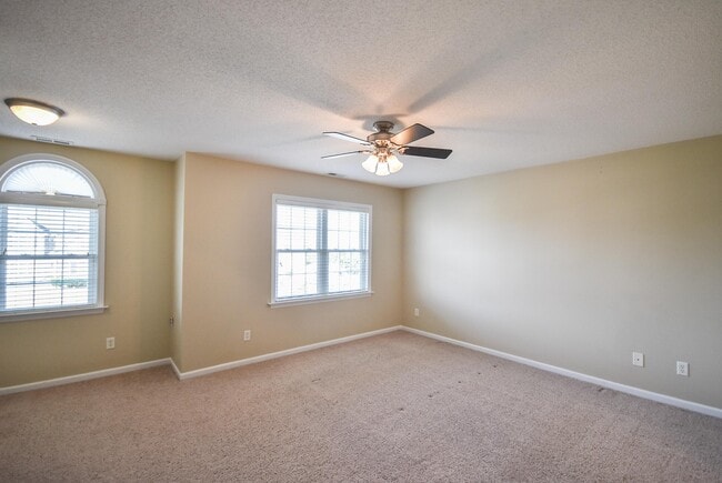 Building Photo - 144 Vail Ct