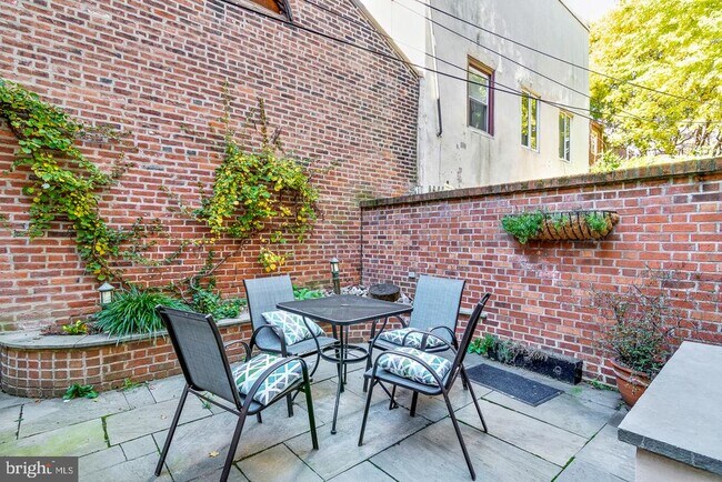 Building Photo - 254 Quince St