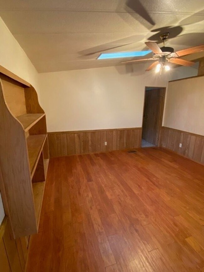 Building Photo - 3 Bedroom 2 Bathroom Manufactured home on ...
