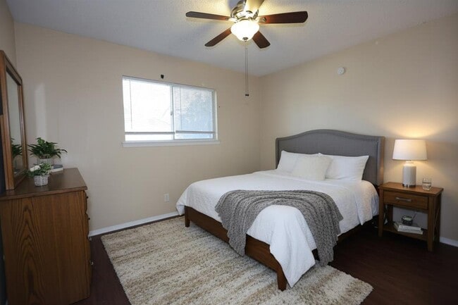 Building Photo - 1241 N LBJ Dr