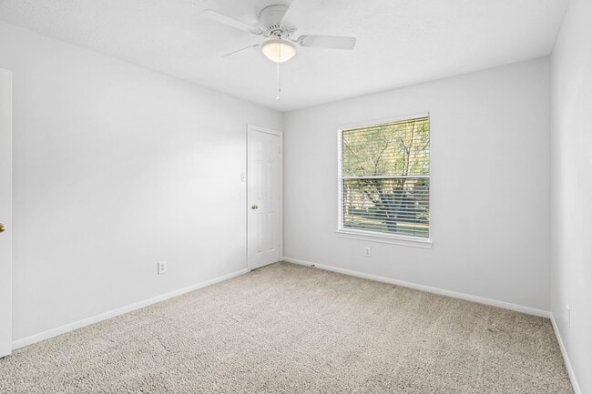 Building Photo - 4034 Harwood Dr