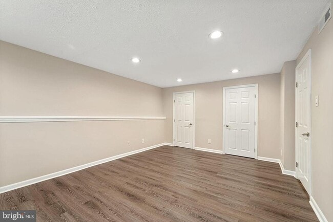 Building Photo - 151 Kenwood Dr