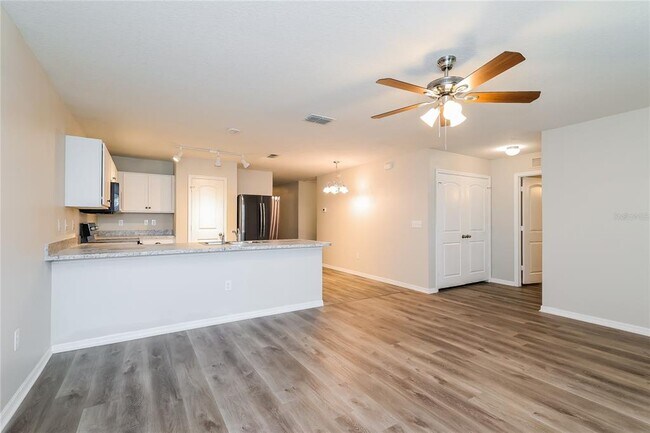 Building Photo - 231 Begonia Ln