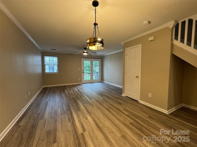 Building Photo - 10165 Forest Landing Dr