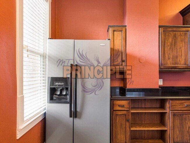 Building Photo - 820-822 W Silver