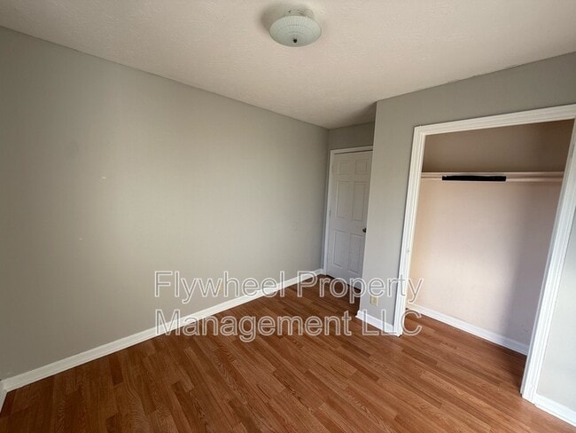 Building Photo - 132 N Poole St