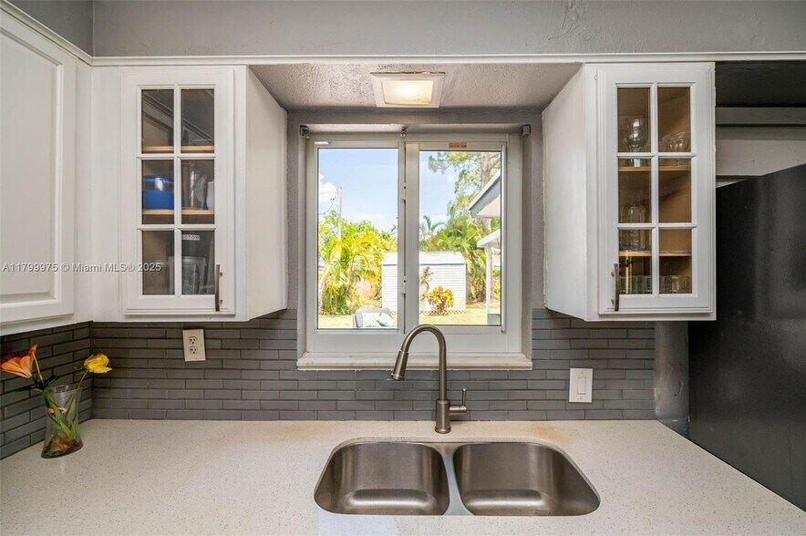 Building Photo - 1620 SW 33rd Ave