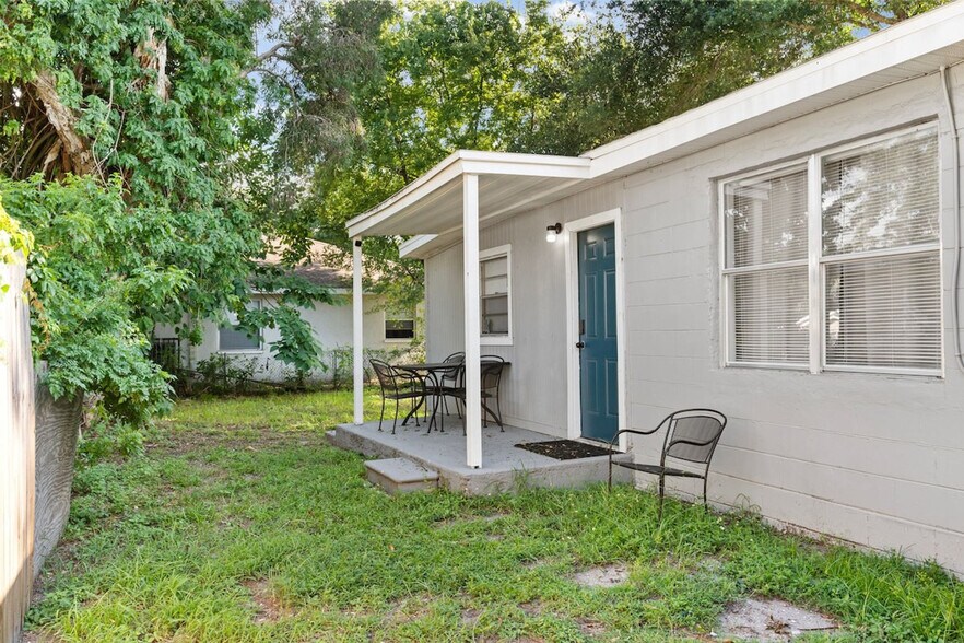 Building Photo - 3602 E Chelsea St