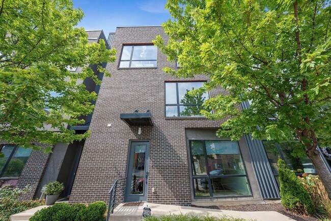 Building Photo - 236 Neruda Ave