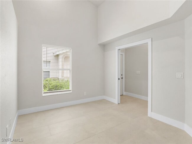 Building Photo - 1856 W Crown Pointe Blvd
