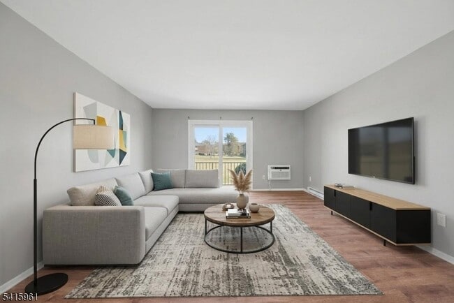 Building Photo - 807 Eves Dr