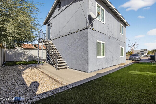 Building Photo - 1110 N 10th St