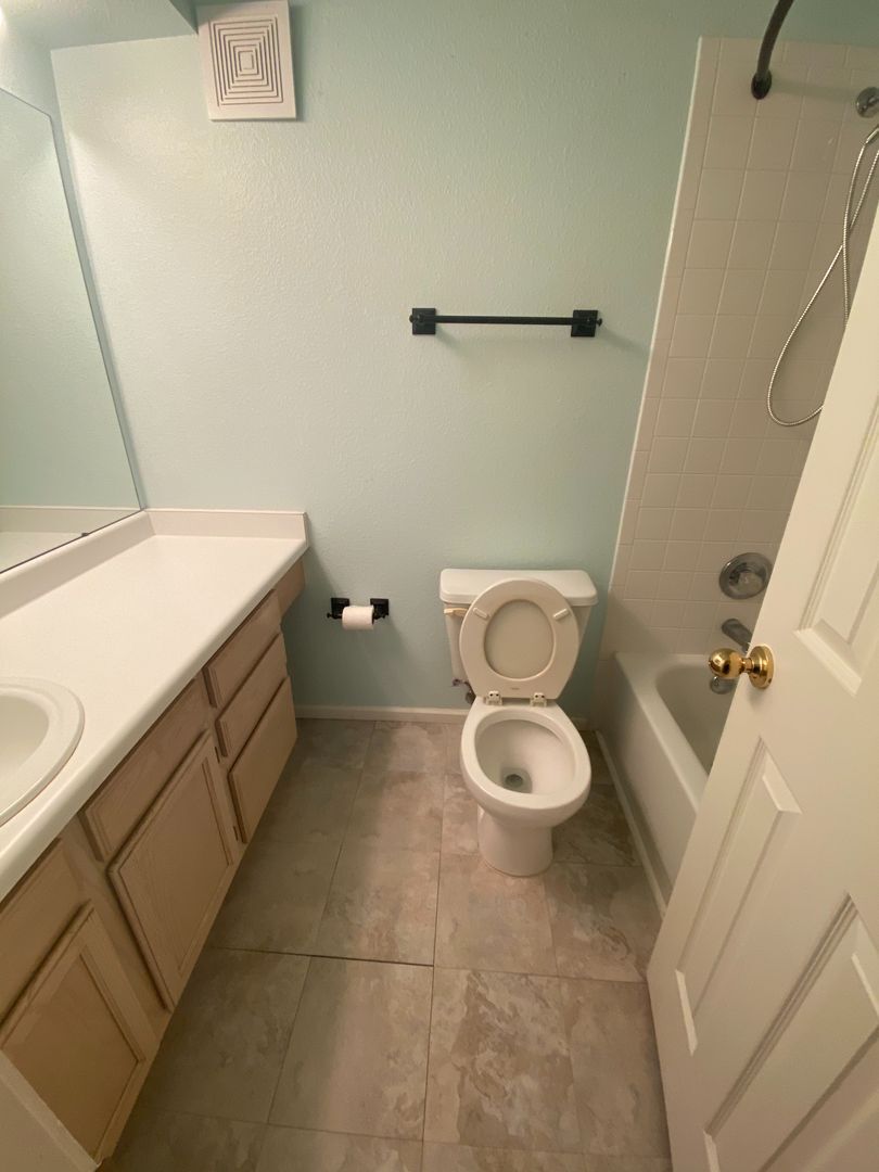 Building Photo - 1830 W Centennial Dr