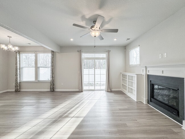 Building Photo - RENOVATED 4 BEDROOM/3 BATH IN VIRGINIA BEACH! READY FOR RENT!!