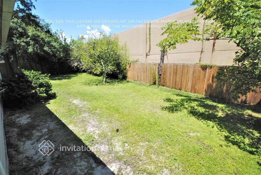 Building Photo - 11275 Chertsey Ln