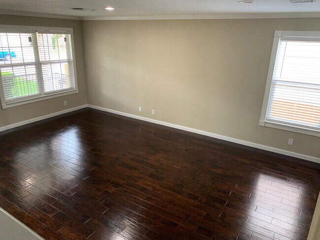 Building Photo - *MOVE IN SPECIAL* Gorgeous Four Bedroom Home with Covered Patio Near Medical Center!!
