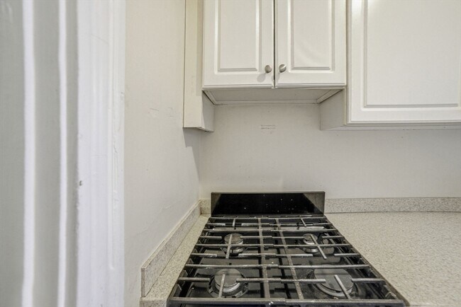 Building Photo - 41 Linnaean St