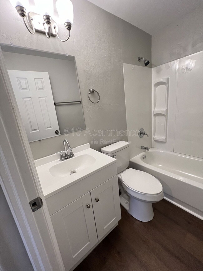 Building Photo - 524 Rockdale Ave