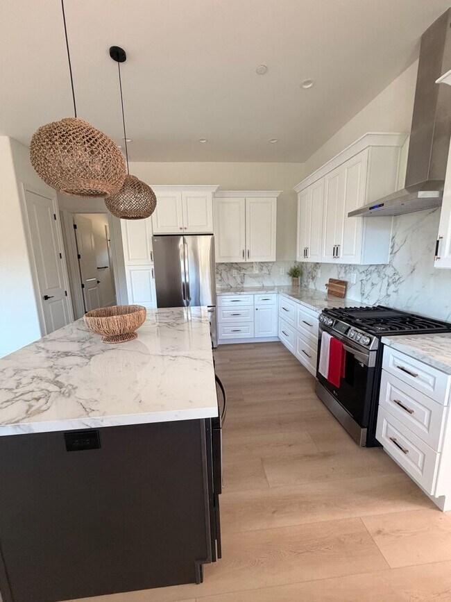 Building Photo - Charming 2-Bedroom Home in Private Gated Community