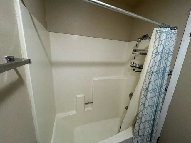 Building Photo - 383-391 N Wood Cir