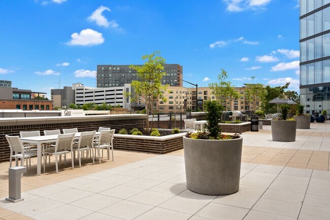 Building Photo - Premier Penthouse Suite at Seven 88 West Midtown-