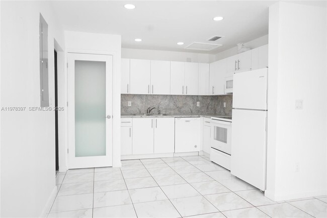 Building Photo - 3423 SW 3rd St