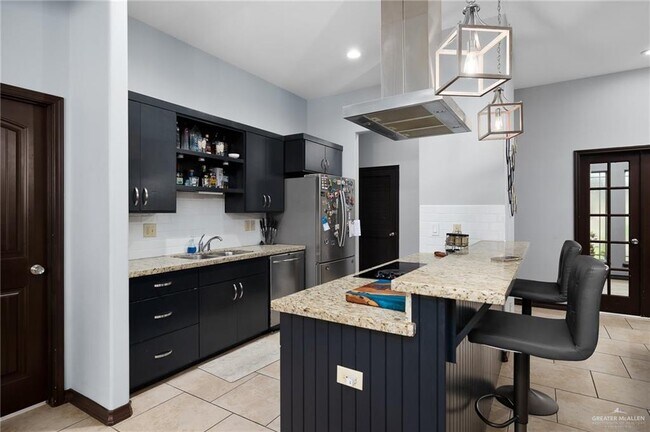 Building Photo - 13 Yellow Stone St