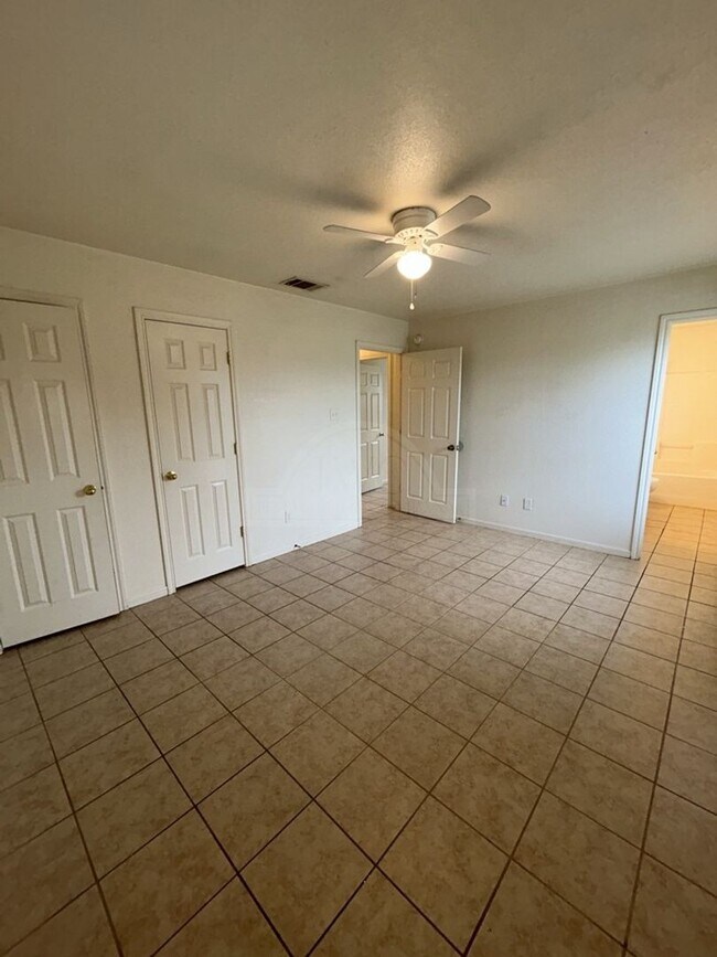 Building Photo - 105 Castellon Ct