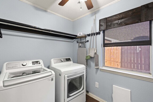 Building Photo - 5717 Christy Ln