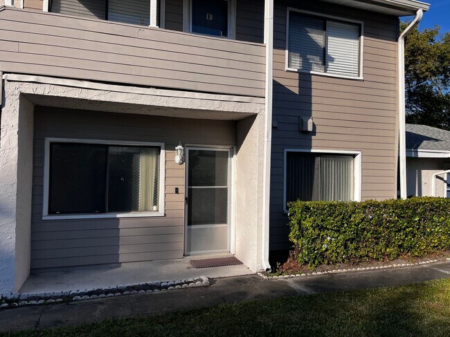 Building Photo - Hourglass District Condo - 2/2 with attached garage