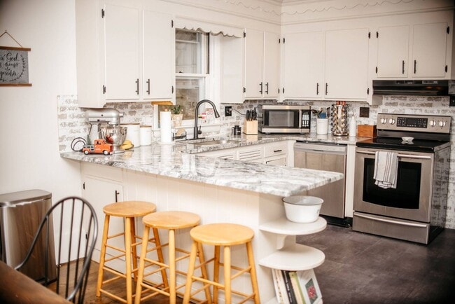 Building Photo - 130 N Grant St