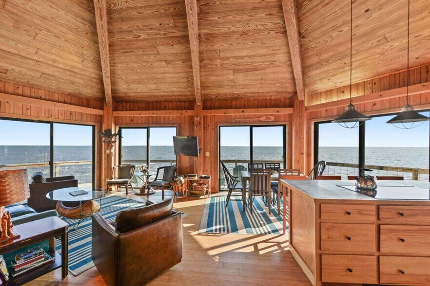 Primary Photo - 6001 Belle Fontaine Dr