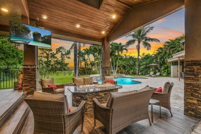 Building Photo - 352 King Fisher Dr