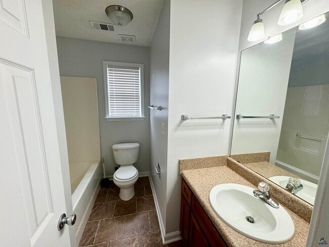 Building Photo - 308 Strawbridge Ln