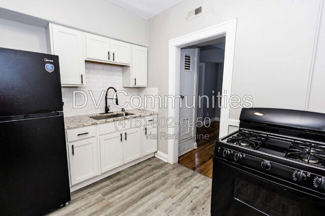 Building Photo - 2988 S Moreland Blvd