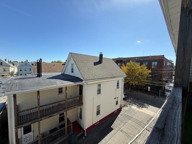 Building Photo - 15 Bonair St