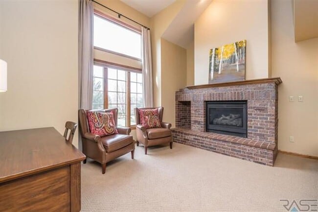 Building Photo - 4404 S Yellowstone Ln