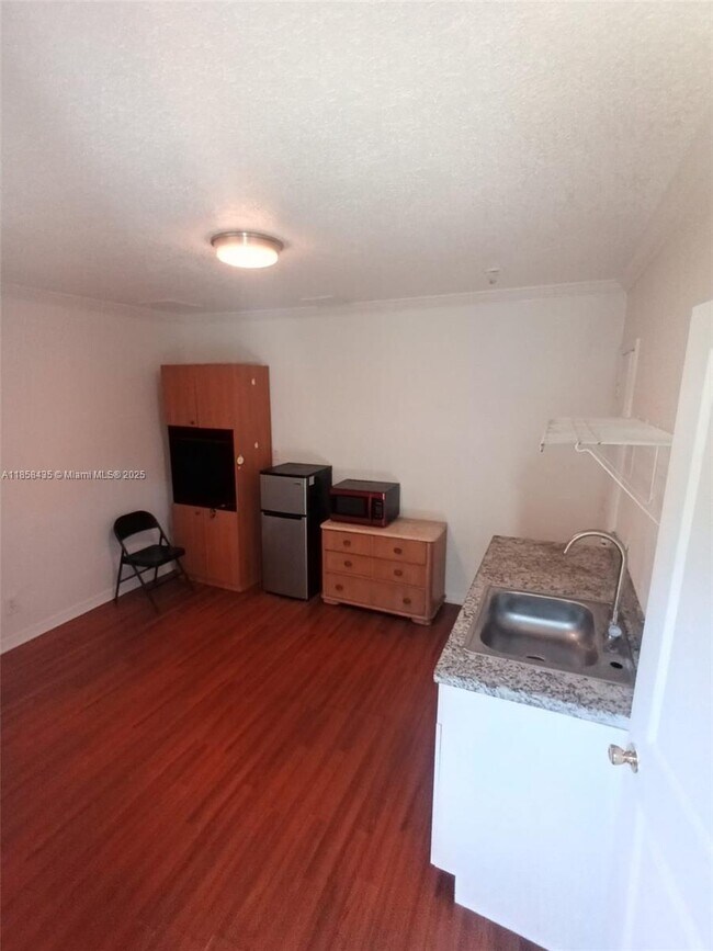 Building Photo - 919 N 19th Ave
