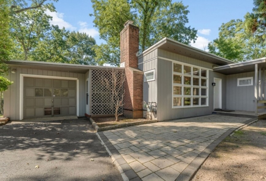 Building Photo - 879 Vosseller Ave