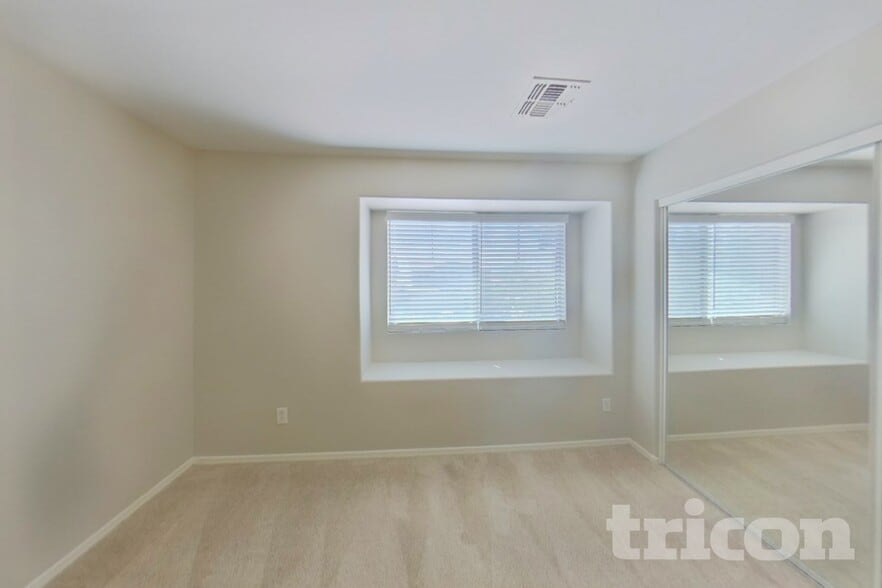 Building Photo - 5030 W Glass Ln