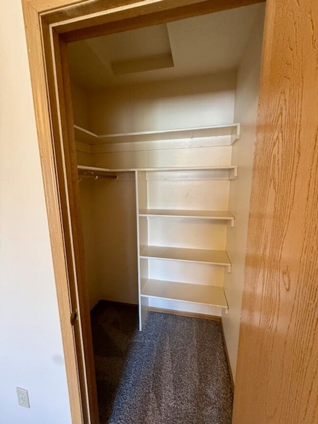 Building Photo - Charming 3 Bed, 1.5 Bath Unit in the Heart...