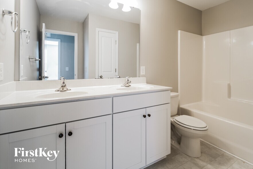 Building Photo - 153 Yorkshire Dr