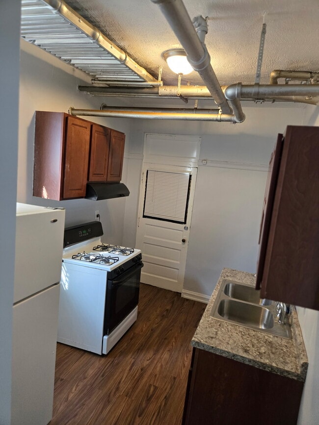 Building Photo - 8054 s Hermitage