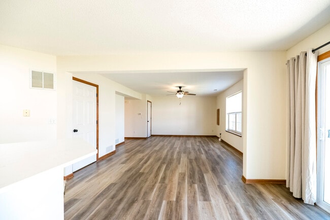 Building Photo - 13 Yorkshire Dr