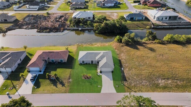 Building Photo - 1106 NE 11th Ave