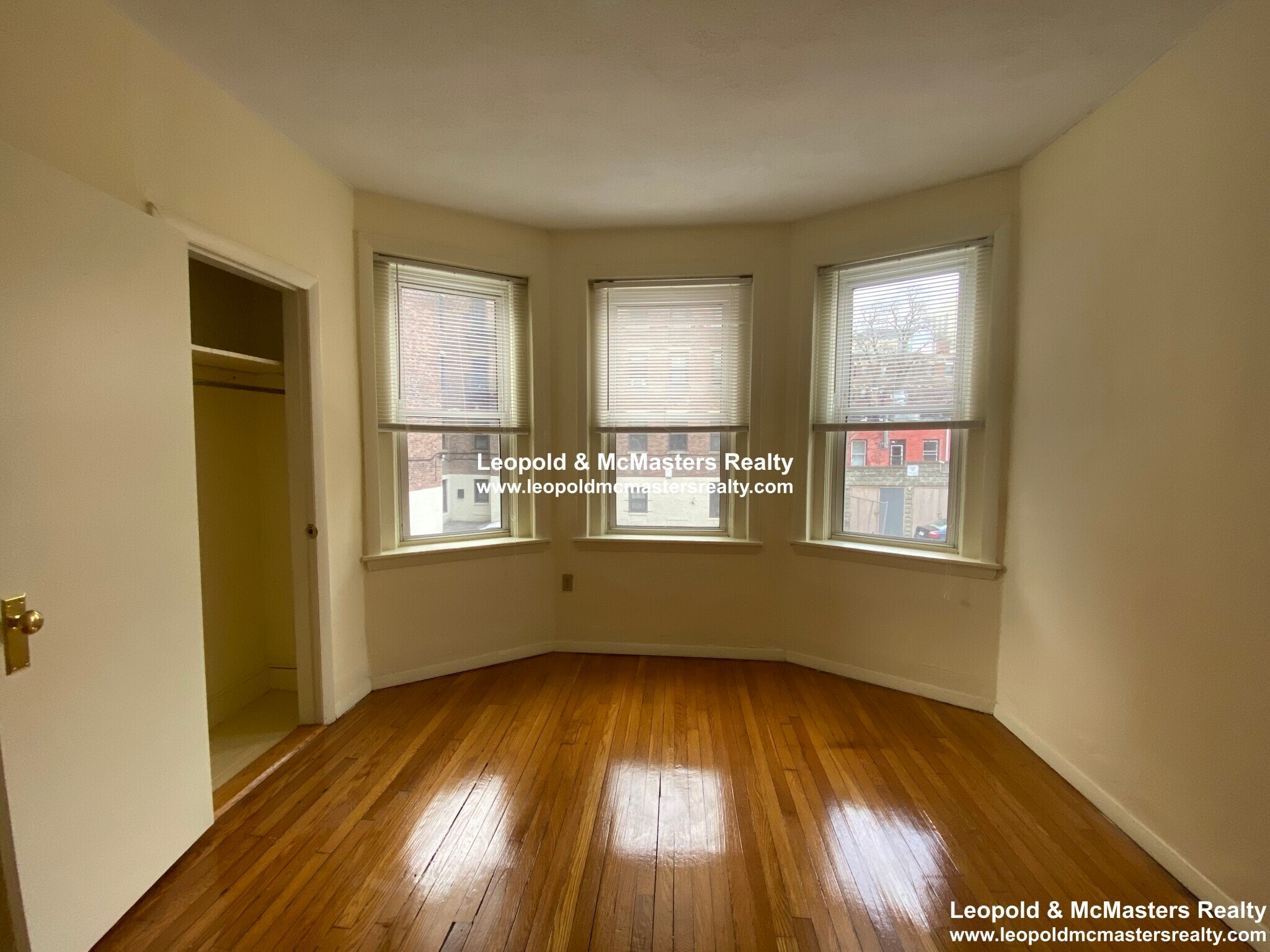 Building Photo - 131 Park Dr