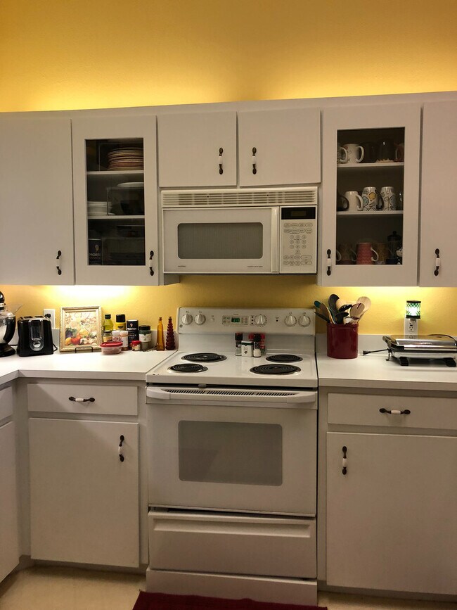 Building Photo - LakeFront Home with Dock in Haines City. Lawncare  Included