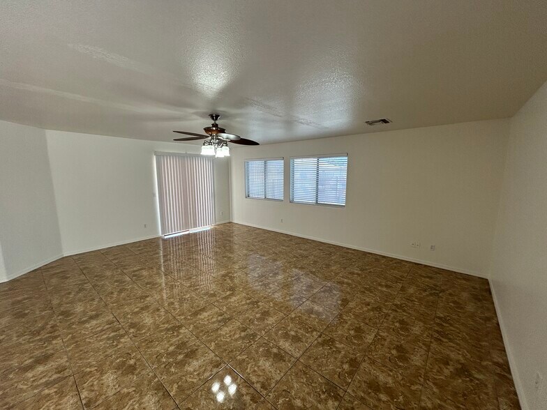 Building Photo - 7399 W Solano Dr S