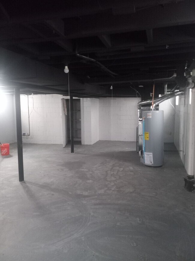 Building Photo - Section 8 Ready: 4-Bedroom 2-Bathroom